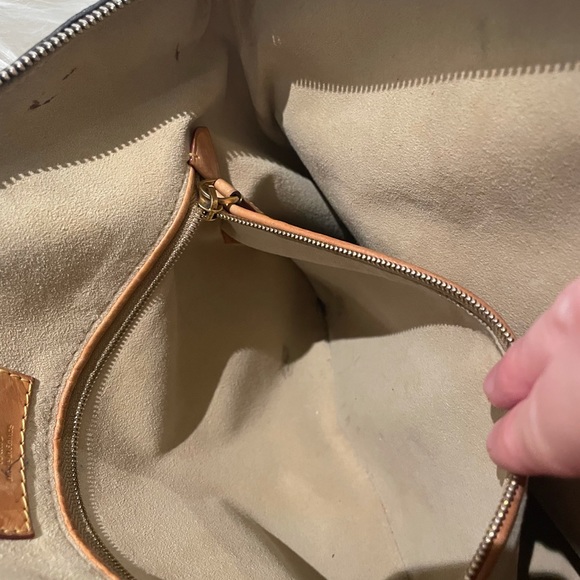 Used runway edition bag. Authentic. Has some dirt on inside of bag - Picture 10 of 15